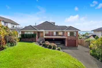 8 Beach Road, Mellons Bay