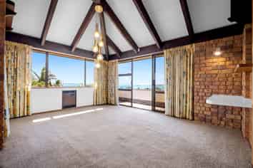8 Beach Road, Mellons Bay