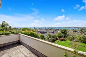 8 Beach Road, Mellons Bay