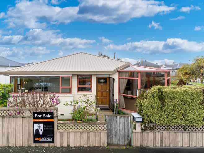 77 Bay View Road, SOUTH DUNEDIN
