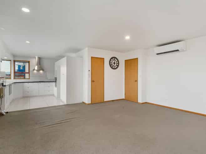77 Bay View Road, SOUTH DUNEDIN