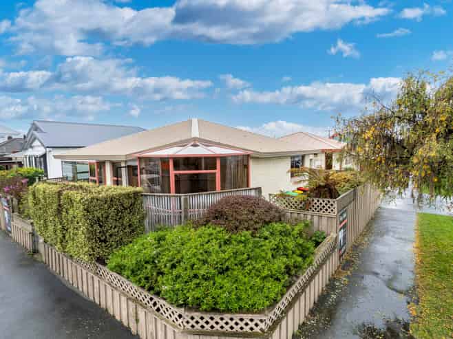77 Bay View Road, SOUTH DUNEDIN