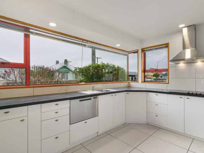 77 Bay View Road, SOUTH DUNEDIN