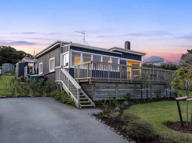26 Seatoun Avenue, Leigh