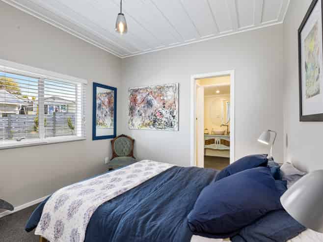 26 Seatoun Avenue, Leigh