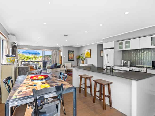 26 Seatoun Avenue, Leigh