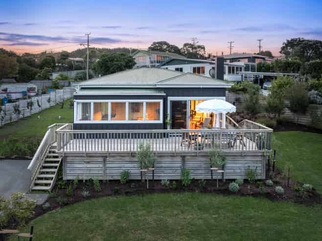 26 Seatoun Avenue, Leigh