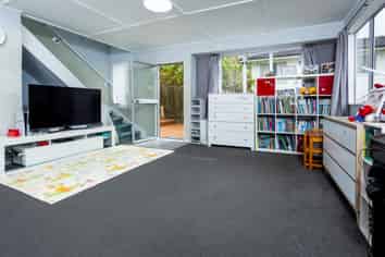 8 Athena Drive, Totara Vale