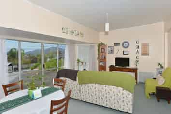 8B Mountain Road, Morningside