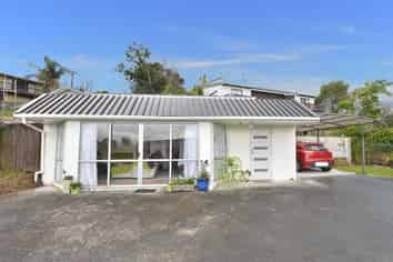 8B Mountain Road, Morningside