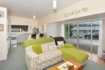 8B Mountain Road, Morningside