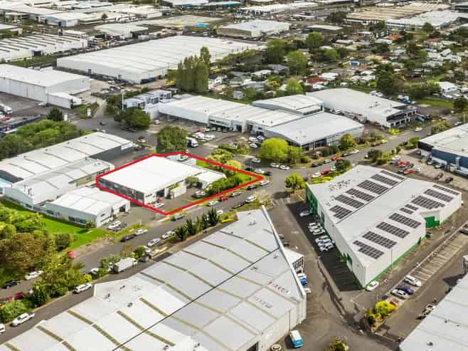 Clear Span Warehouse on Corner Site