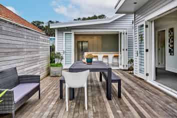 292 The Parade, Island Bay