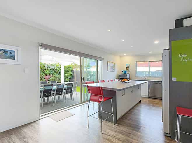10 Dolphin Drive, Whiritoa