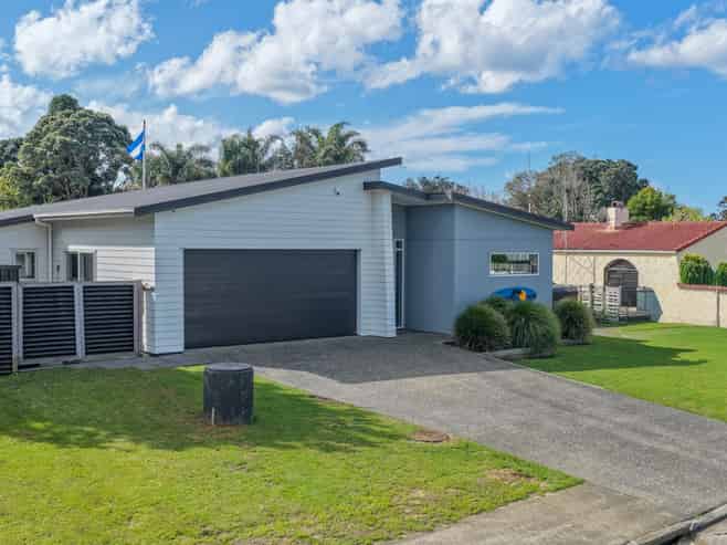 10 Dolphin Drive, Whiritoa