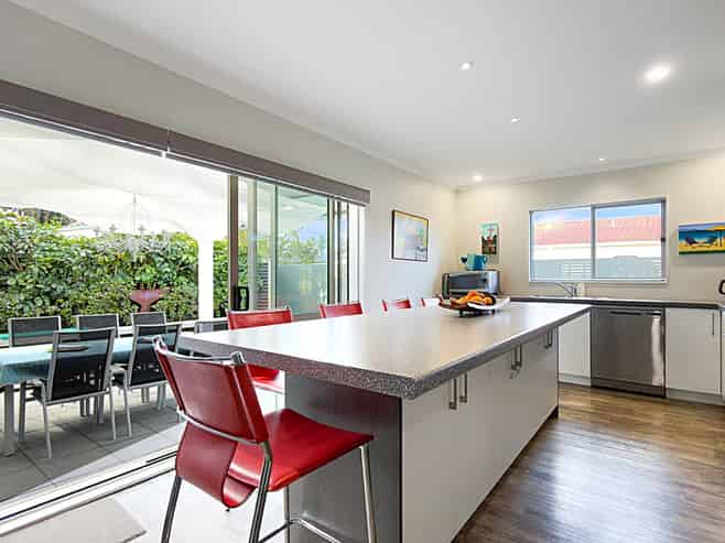 10 Dolphin Drive, Whiritoa