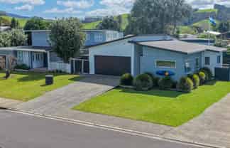 10 Dolphin Drive, Whiritoa