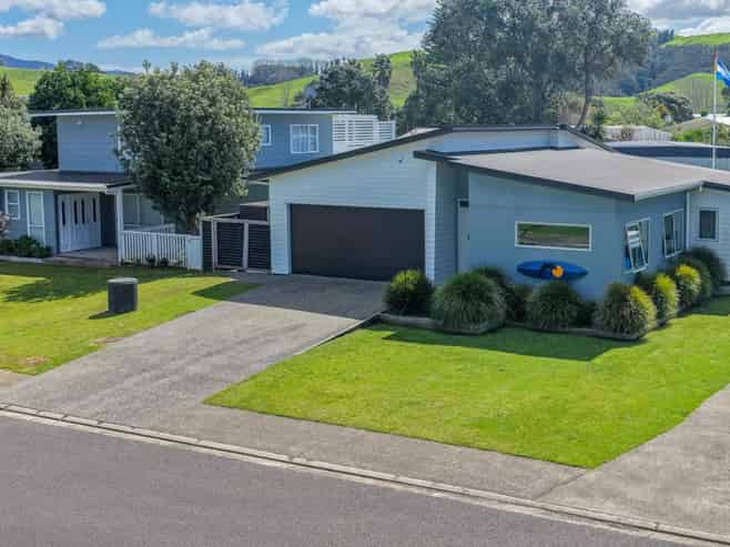 10 Dolphin Drive, Whiritoa