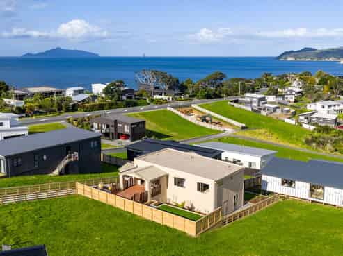 5 Blue Moon Rise, Langs Beach