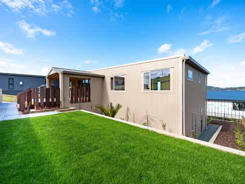 5 Blue Moon Rise, Langs Beach