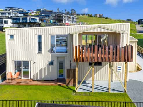 5 Blue Moon Rise, Langs Beach