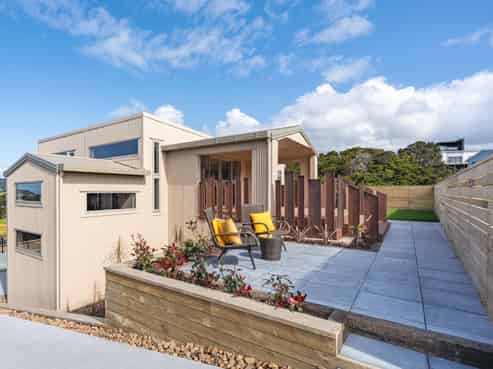 5 Blue Moon Rise, Langs Beach