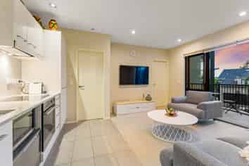 B104/525 East Coast Road, Browns Bay