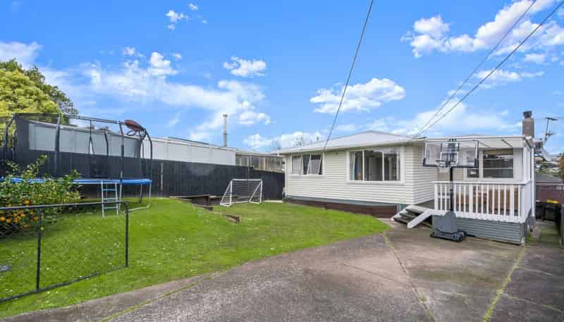 53 Awaroa Road , Sunnyvale