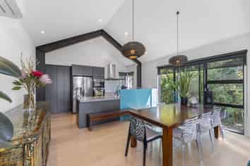 8 Merlincote Crescent, Governors Bay