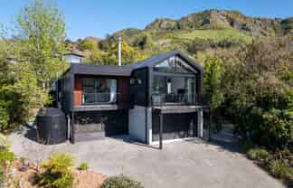 8 Merlincote Crescent, Governors Bay