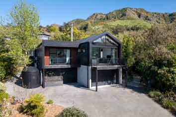8 Merlincote Crescent, Governors Bay