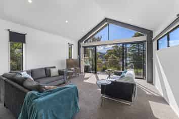 8 Merlincote Crescent, Governors Bay