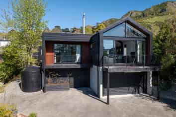 8 Merlincote Crescent, Governors Bay