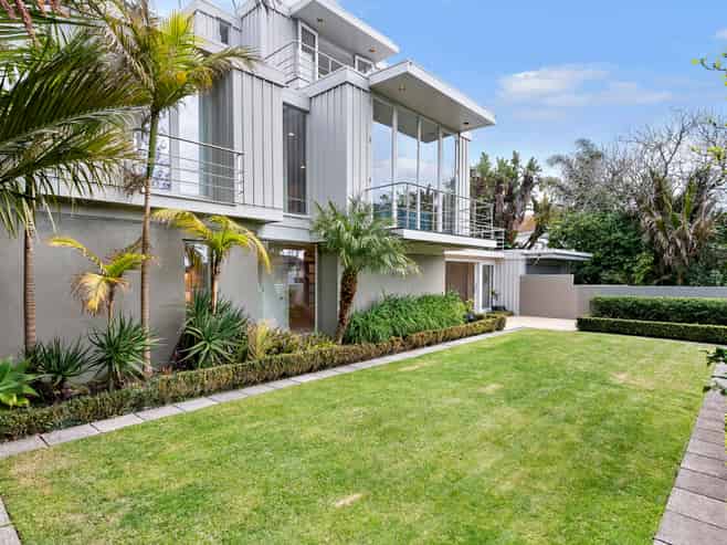 10 Fern Glen Road North, St Heliers