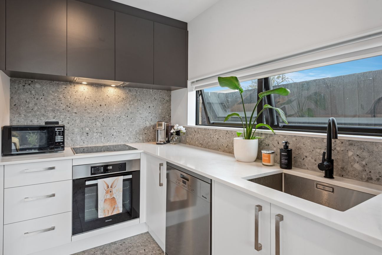Owner relocating - your chance to secure this home - Widok 6