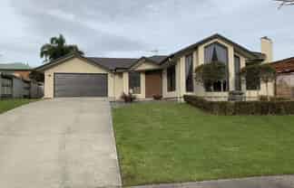 2 Stratford Place, Huntington