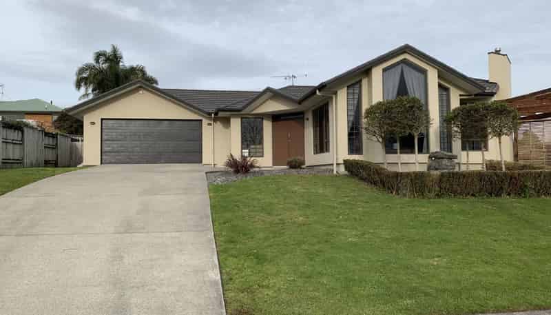 2 Stratford Place, Huntington