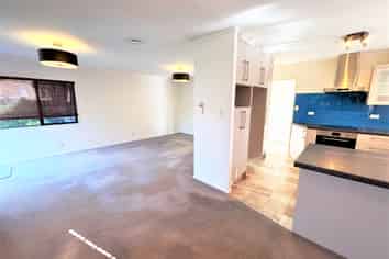 2/79 Mirrabooka Avenue, Botany Downs
