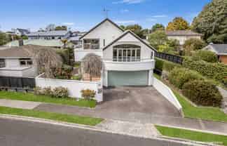 2 Mahoe Street, Matua