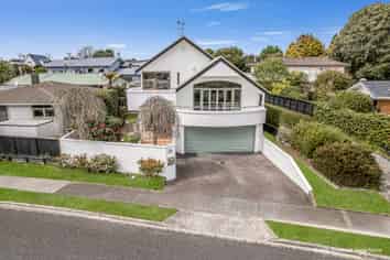 2 Mahoe Street, Matua