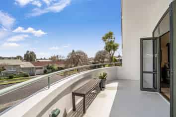 2 Mahoe Street, Matua