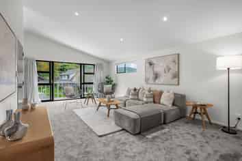 11 Pioneer Grove, Silverstream