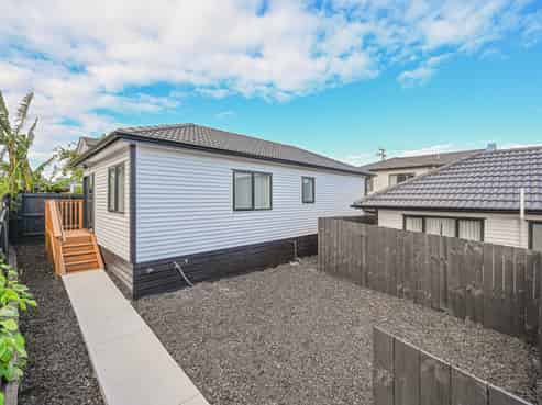 18B Lochinver Road, Papatoetoe
