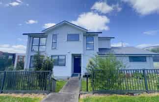 2 Manutewhau Road, Massey