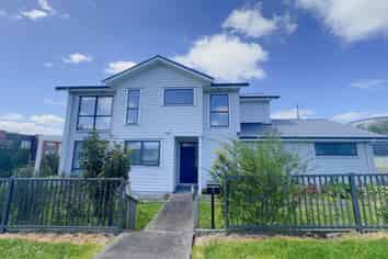2 Manutewhau Road, Massey