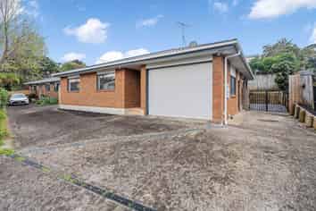 124a Brian Crescent, Stanmore Bay