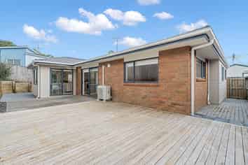 124a Brian Crescent, Stanmore Bay