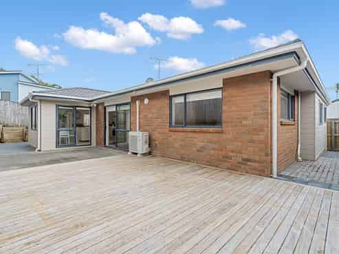 124A Brian Crescent, Stanmore Bay