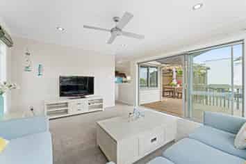 24 Kiteroa Terrace, Rothesay Bay