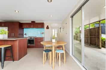 24 Kiteroa Terrace, Rothesay Bay